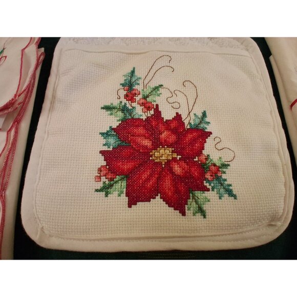 Christmas Pointsetta Napkins Embroidered and Needlepoint Oven Mitt Set 4 Vintage - Picture 4 of 7